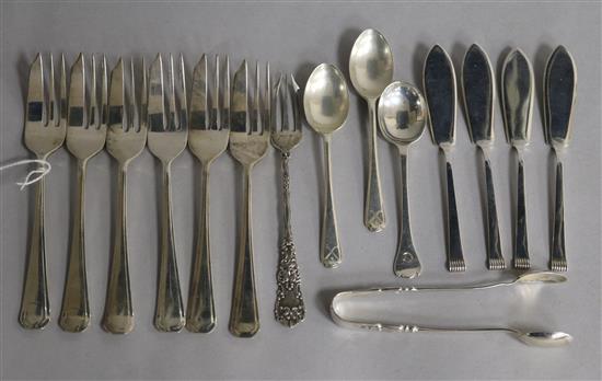 A small group of minor silver flatware including a set of six pastry forks, 9.5 oz.